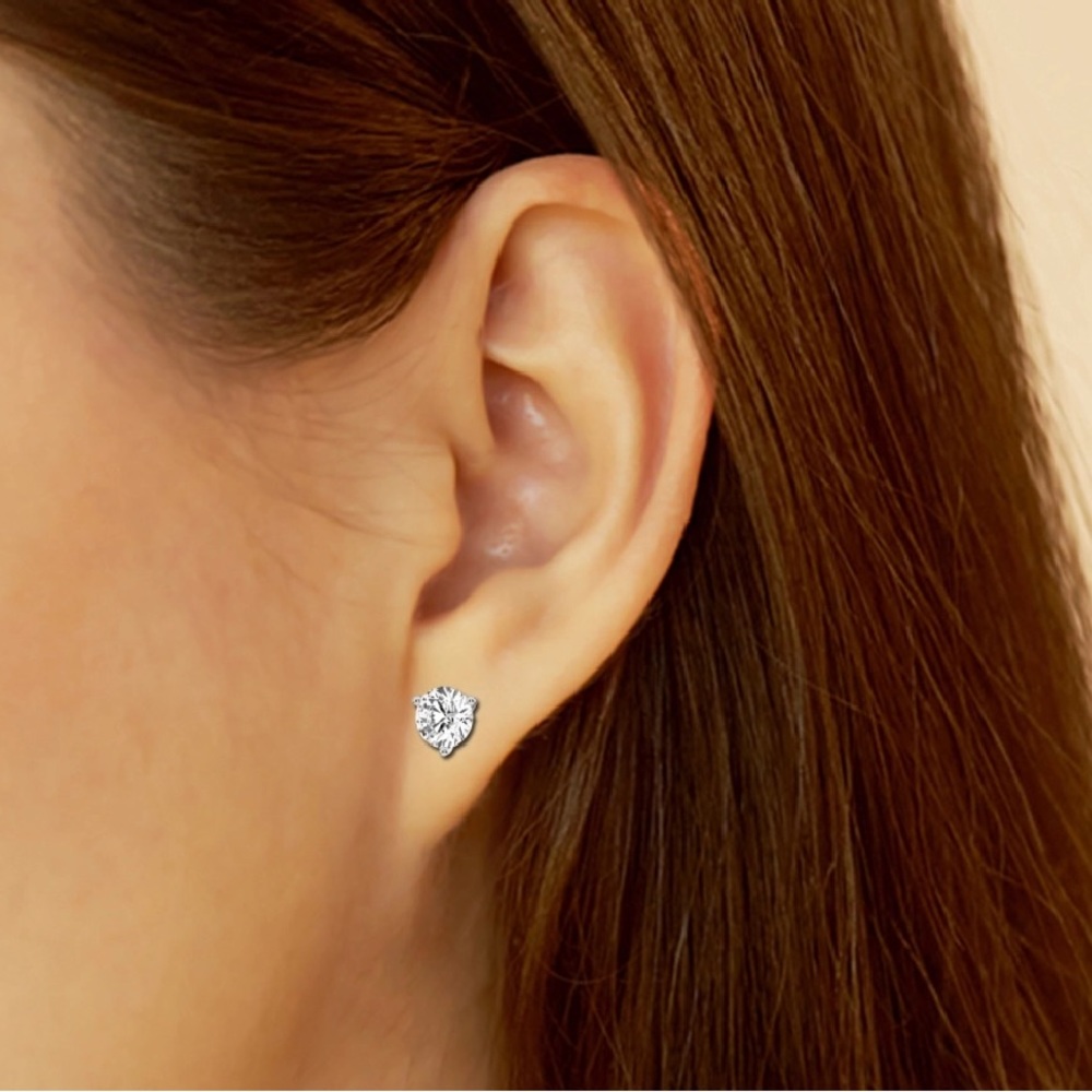 NEW!!!  REAL Diamond 14k White gold stud earrings.